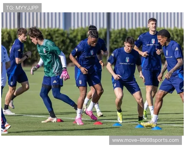 足球赛前球星热身训练揭秘:高强度备战背后的科学与技巧 足球赛前球星热身训练揭秘:高强度备战背后的科学与技巧